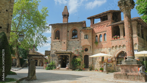 Il villaggio neomedievale di Grazzano Visconti in Emilia Romagna