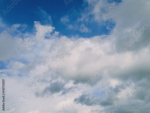 Fototapeta Naklejka Na Ścianę i Meble -  blue sky and white clouds seen during the day
