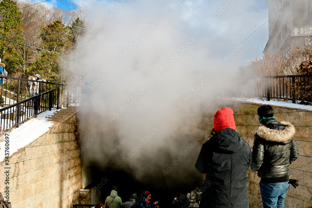 Obraz premium Unidentified Tourists at Jigokudani or Hell Valley in Shikotsu-Toya national park, Noboribetsu Onsen town on winter. Noboribetsu lot of attractive such Hot steam vents.