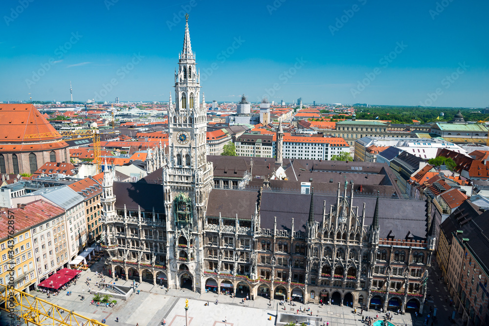 Naklejka premium Panoramic view of the Marienplatz town hall in Munich, Germany