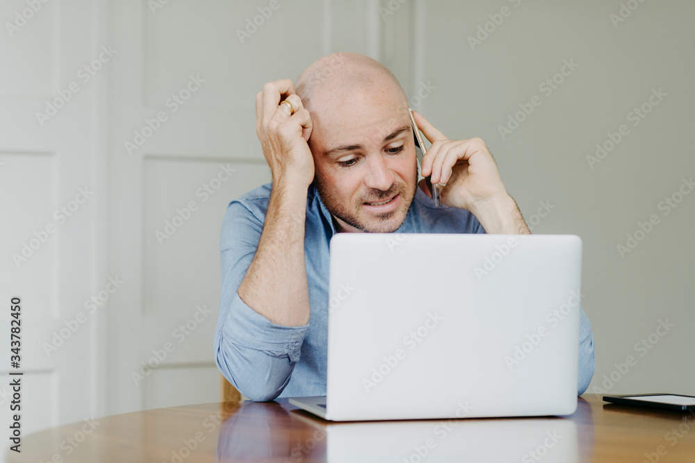 Mann beim Home-Office