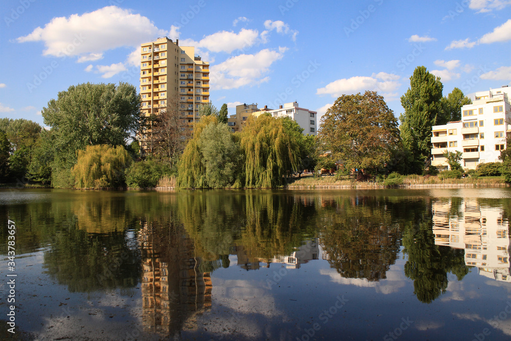 Fototapeta premium Frühling in Berlin-Charlottenburg am Lietzensee