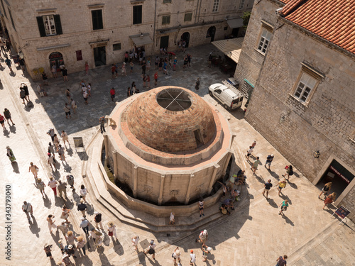 Fuente de Onofrio en Duvrobnik, en Croacia, Europa photo