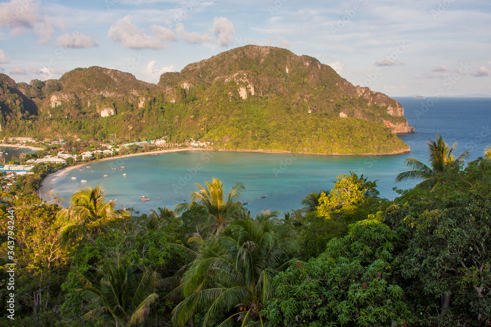 Naklejka premium Beautiful bay and island in Thailand