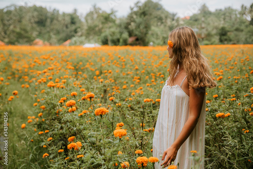 Obraz na plátně Girl in flower plantation