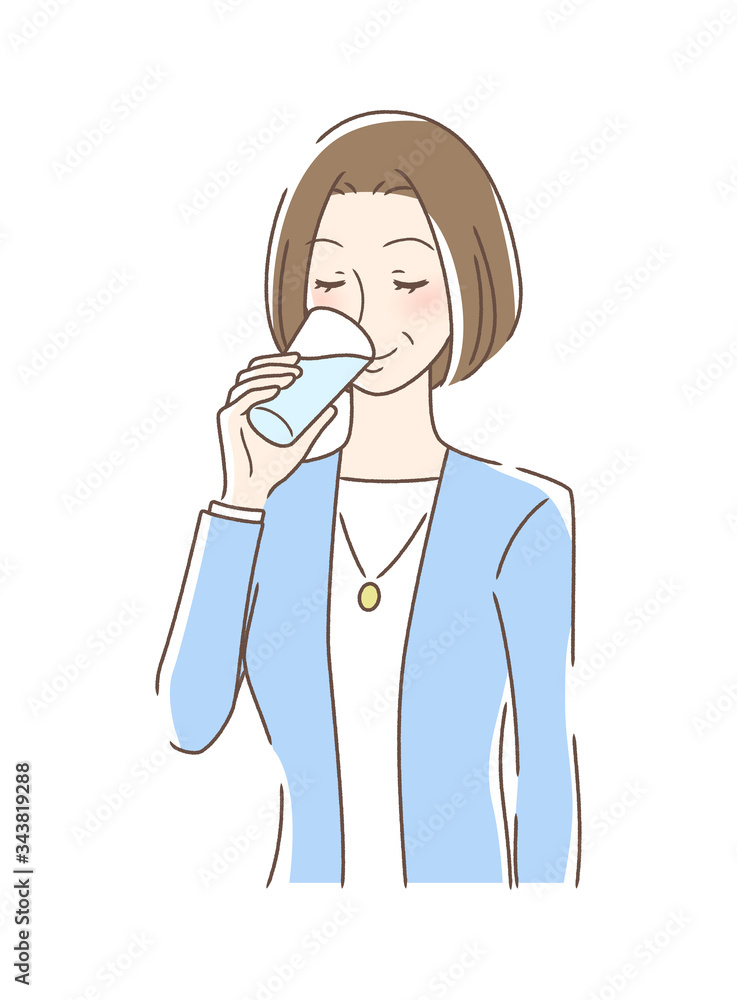 コップの水を飲む女性