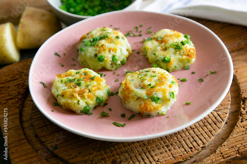  Potato cupcakes with peas and lime