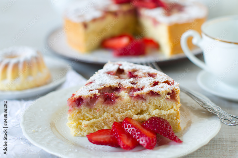 Homemade rustic cake made with fresh strawberries
Homemade rustic cake made with fresh strawberries