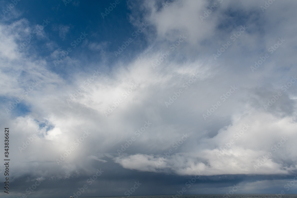 Obraz premium dramatic clouds