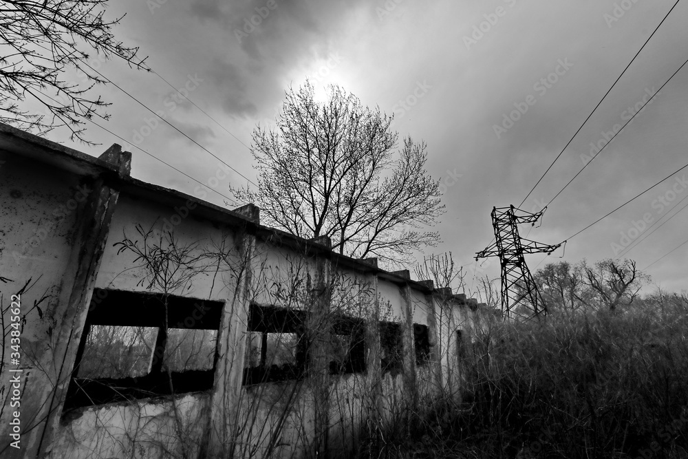 Obraz premium old abandoned farm house