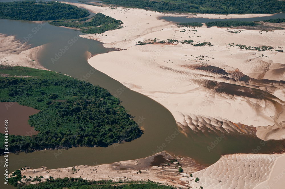 Vista aérea do Rio Araguaia, Tocantins, Brasil.