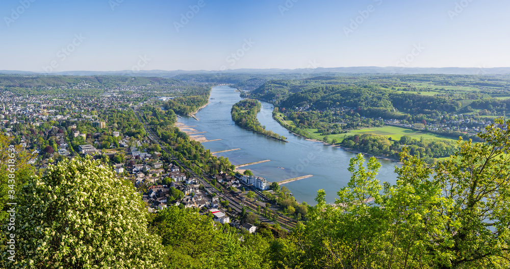 Blick vom Drachenfelsplateau zum Rhein; Deutschland - obrazy, fototapety, plakaty 