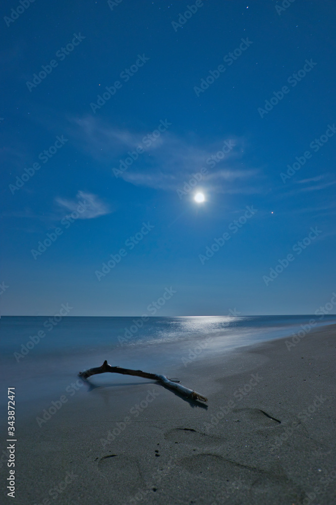Naklejka premium corsican beach at night