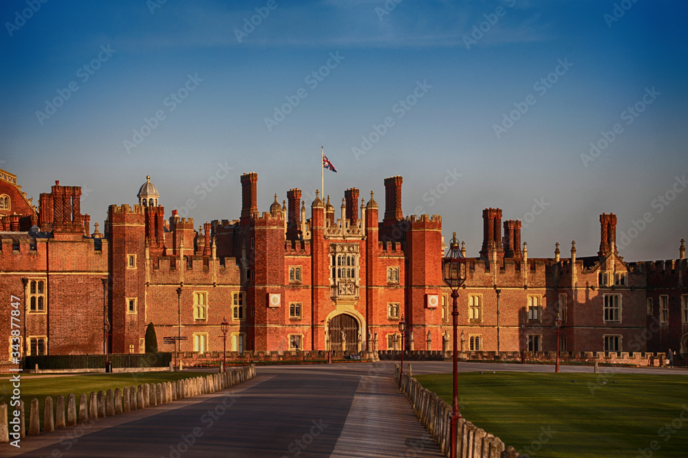 Hampton court architecture history palace holidays travel medieval historic tourism