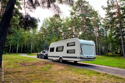 Wohnwagen Gespann mir Auto Camping Urlaub in SChweden