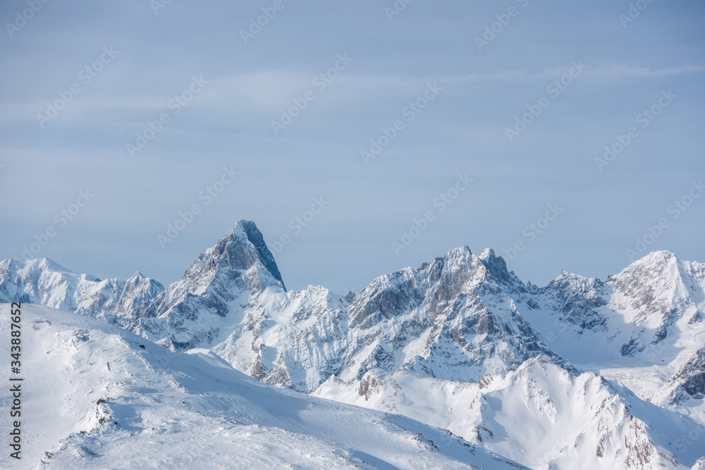 Obraz premium snow covered mountains in winter