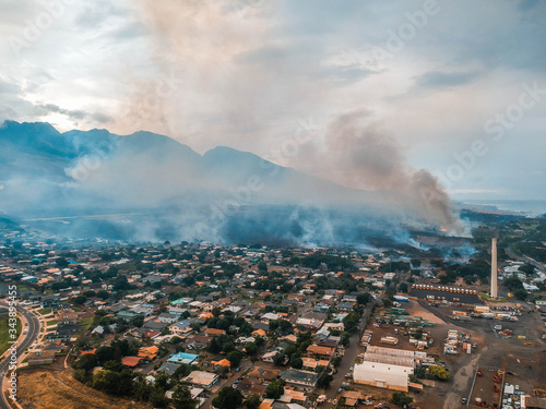 Obraz na plátně Lahainaluna neighborhood on fire as hurricane lane approaches.