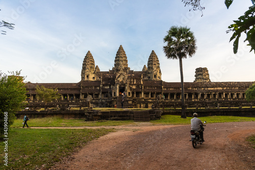 Exploring Angkor Thom © Josh Meister 