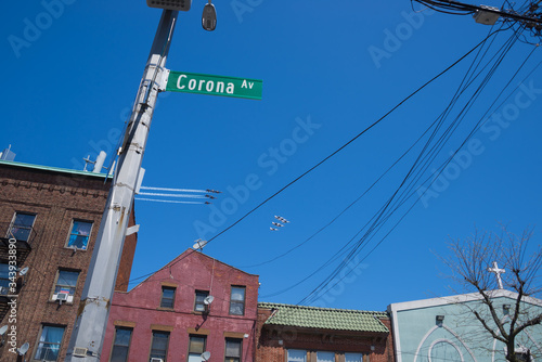 Картината върху платно Thunderbirds and Blue Angels flights over New York City Queens Corona Avenue