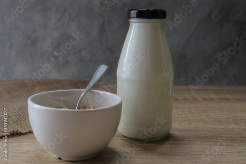 Yoghurt and whole grains Health food