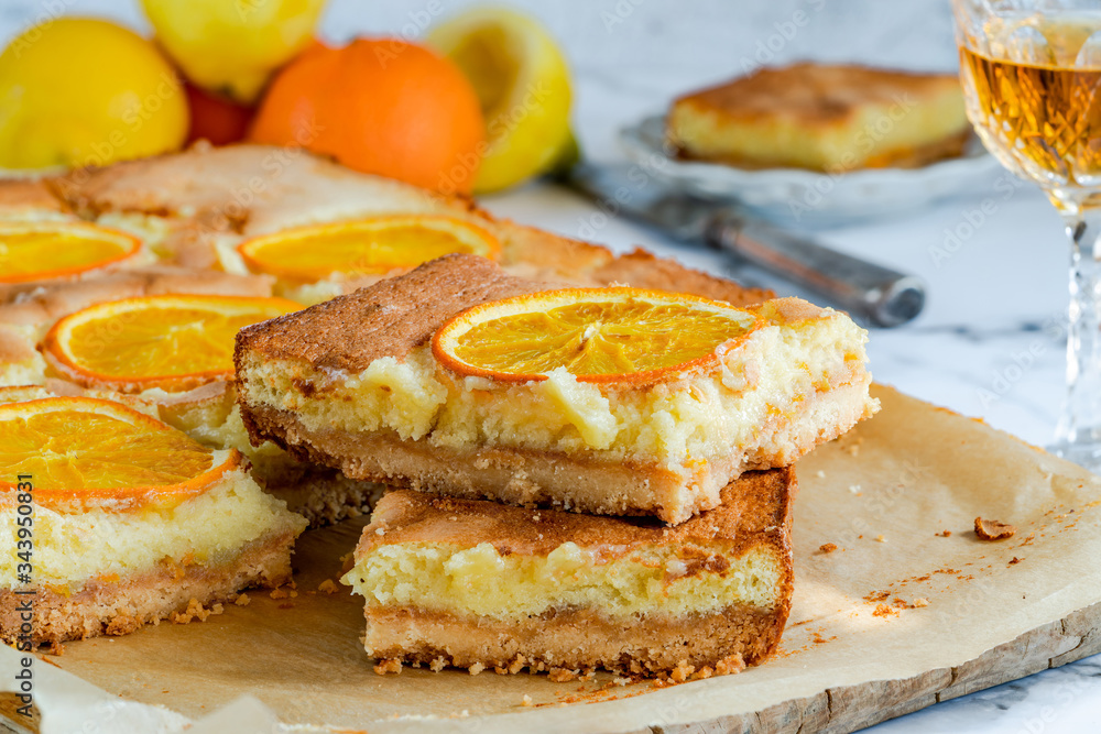  Citrus cake decorated with sliced orange