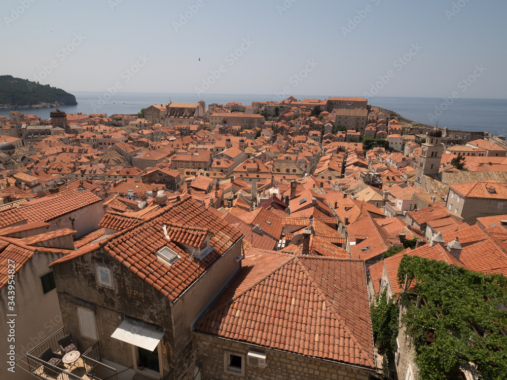 Vistas de Dubrovnik desde las murallas de la ciudad Vistas de Dubrovnik desde las murallas de la ciudad