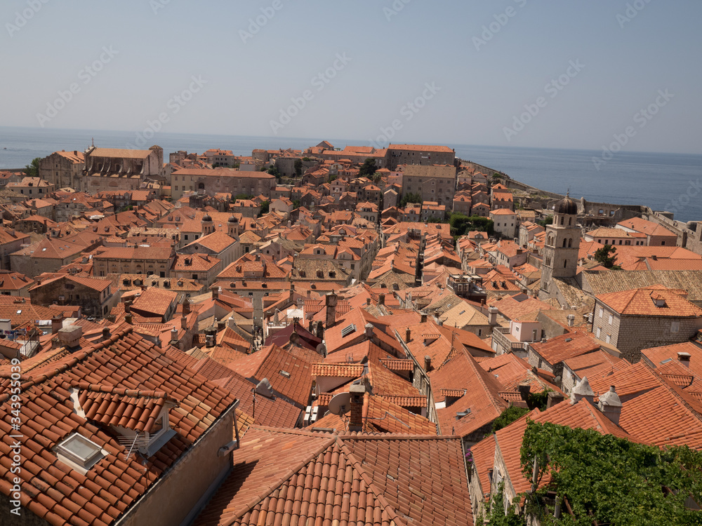 Vistas de Dubrovnik desde las murallas de la ciudad Vistas de Dubrovnik desde las murallas de la ciudad
