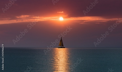 Canvastavla sailboat at sunset