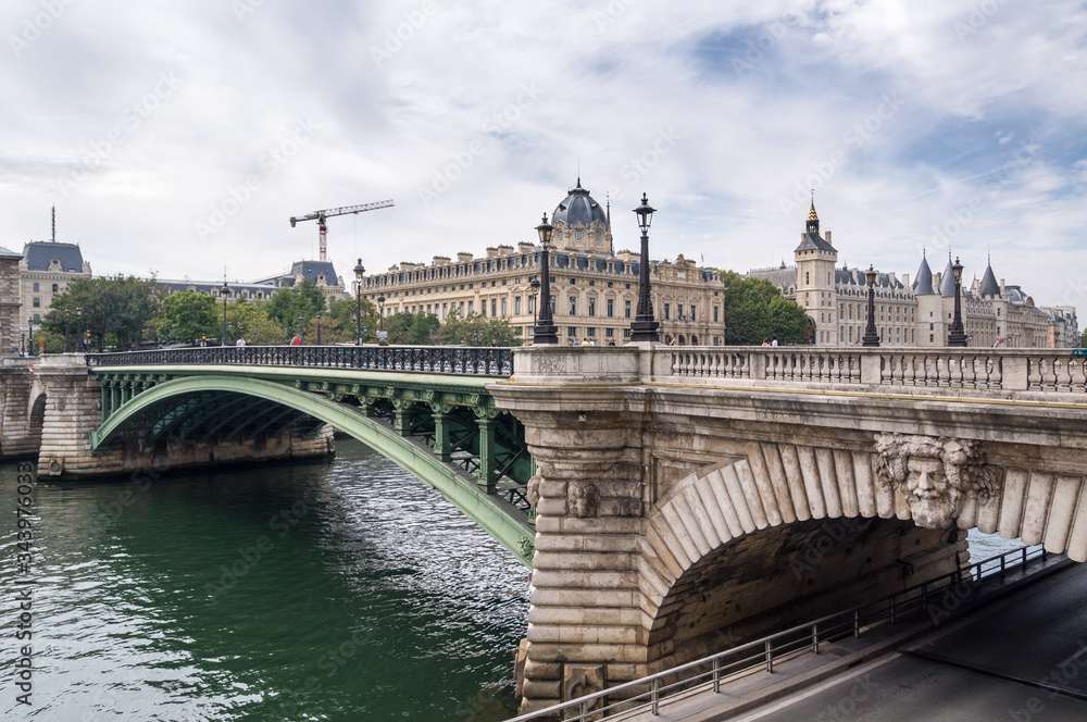 The Pont Notre-Dame is a bridge that crosses the Seine in Paris.