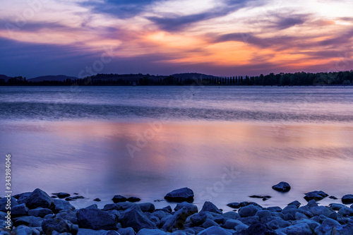 Sonnenuntergang mit bunten Wolken am Himmel Bodenseeregion