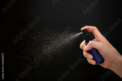 スプレー　除菌　殺菌　消毒　消臭　黒背景