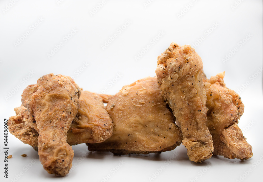 fried chicken on decorated table - pollofrito empanizado sobre mesa decorada fried chicken on decorated table - pollofrito empanizado sobre mesa decorada