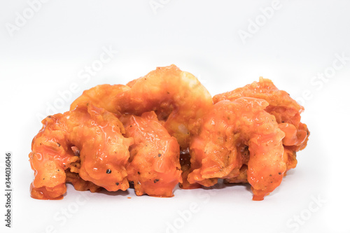 camarones empanizados bañados en saalsa bufalo - breaded shrimp dipped in buffalo sauce