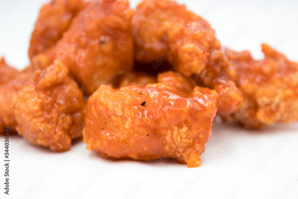 boneless chicken dipped in buffalo sauce or bbq sauce - boneless de pollo bañadas en salsa bufalo o salsa bbq boneless chicken dipped in buffalo sauce or bbq sauce - boneless de pollo bañadas en salsa bufalo o salsa bbq