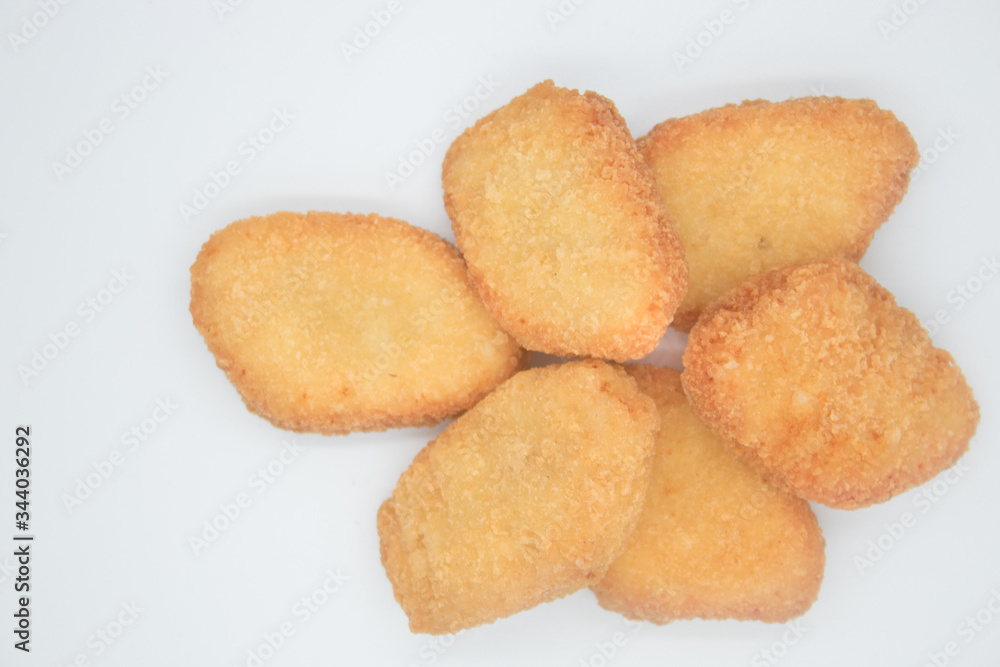 Nuggets de pollo empanizado - breaded chicken nuggets Nuggets de pollo empanizado - breaded chicken nuggets