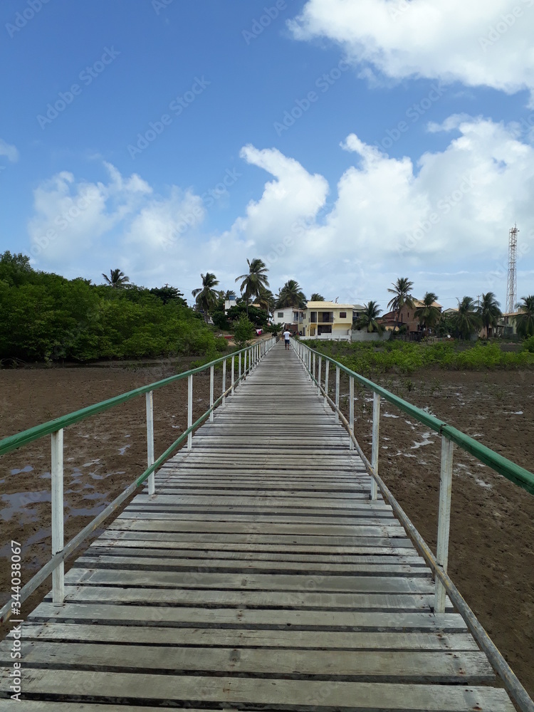Obraz premium wooden bridge in the lake