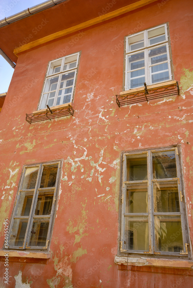 Fototapeta premium buildings and roofs in the city of Sighisoara