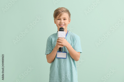Little journalist with micr...