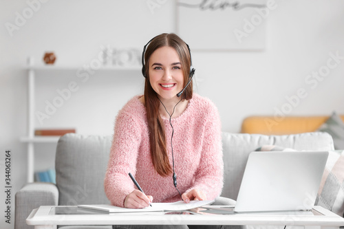 Female technical support ag...
