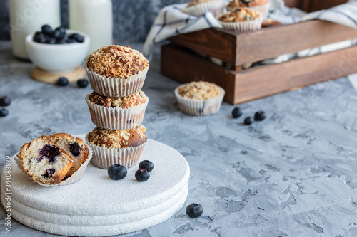 Muffins with blueberries and shtreisel. Simple and comfortable food