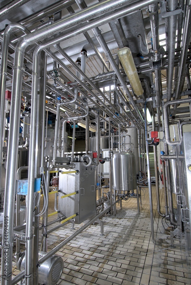 Usine laiterie Senoble, installation de pasteurisation du lait, écrémage Usine laiterie Senoble, installation de pasteurisation du lait, écrémage