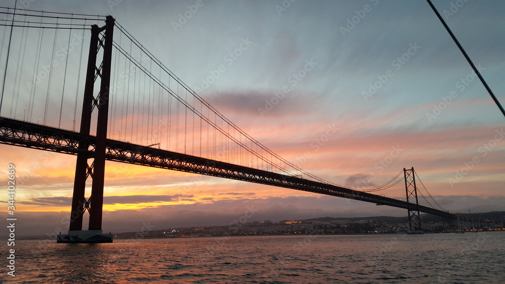 Obraz premium Lissabon Brücke