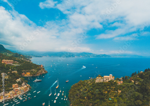 Fototapeta Naklejka Na Ścianę i Meble -  Beautiful shore & bay with colorful houses in Portofino, Portofino bay Italy