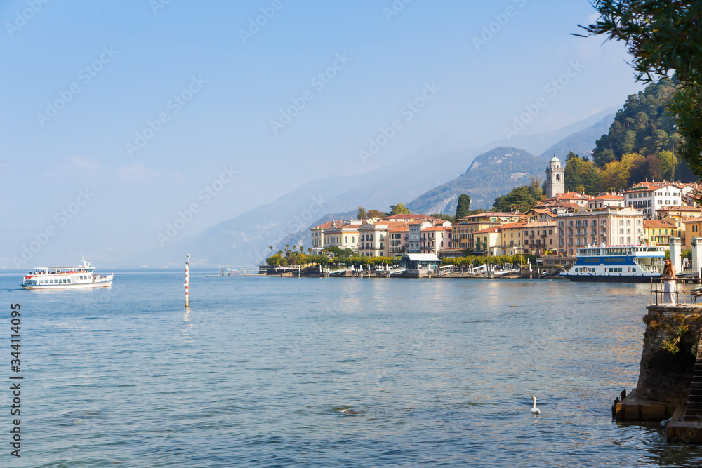 Naklejka premium Colorful town Varenna seen from Lake Como on a sunny day