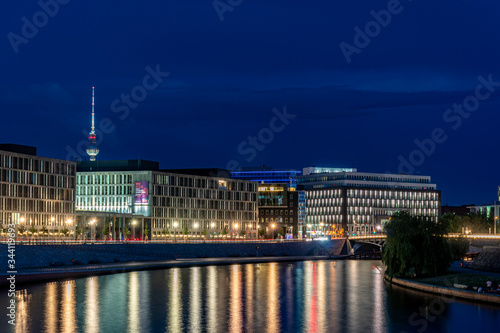 Berlin nocą photo