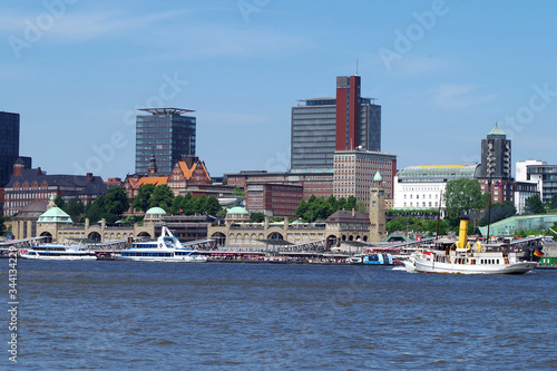 Hamburger Hafenpanorama, Landungsbrücken, Dampfschiff, Museumsschiff