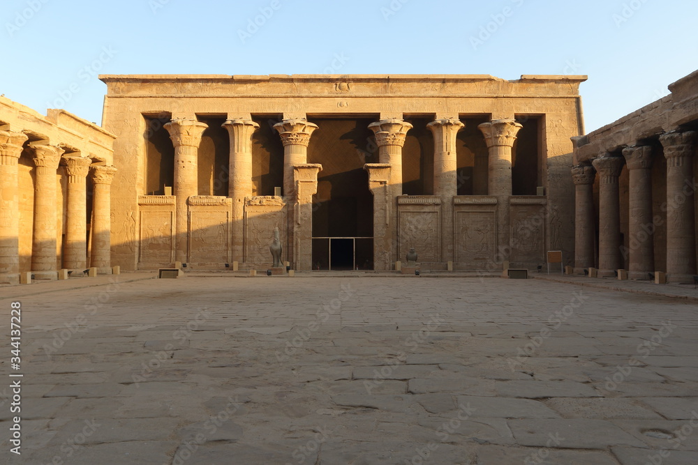 Temple of Horus at Edfu . Court of offerings