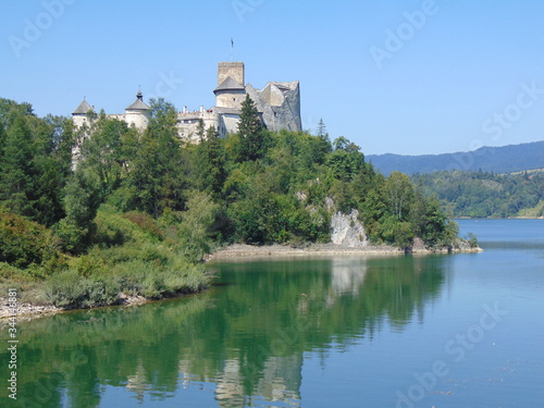 zamek w Niedzicy nad Jeziorem Czorsztyńskim w Pieninach