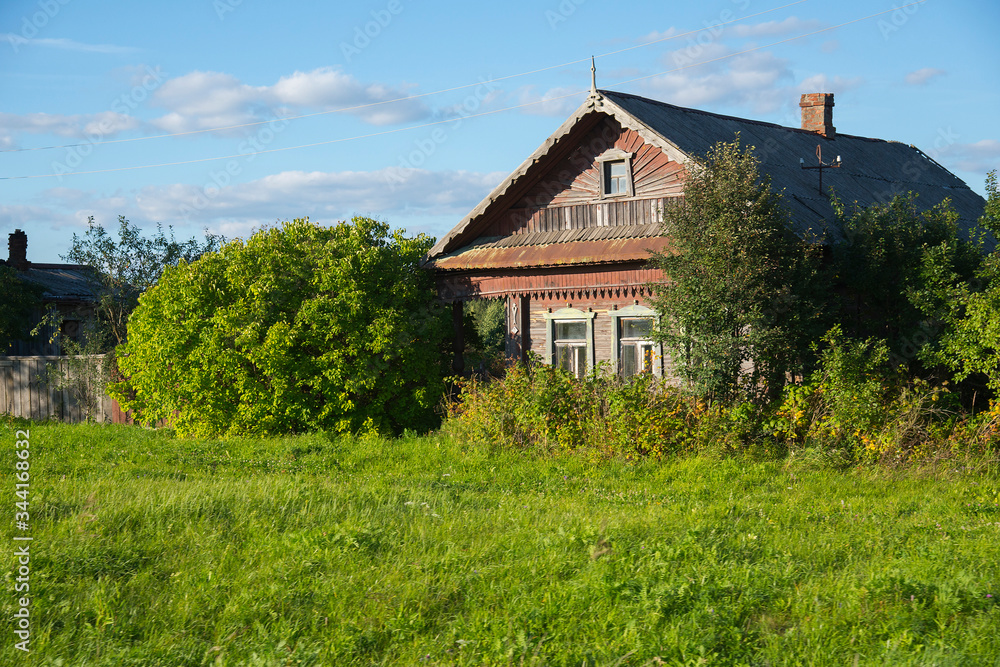 Obraz premium Old wooden house