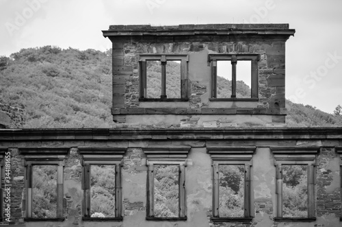 ancient ruins of heidelberg castle